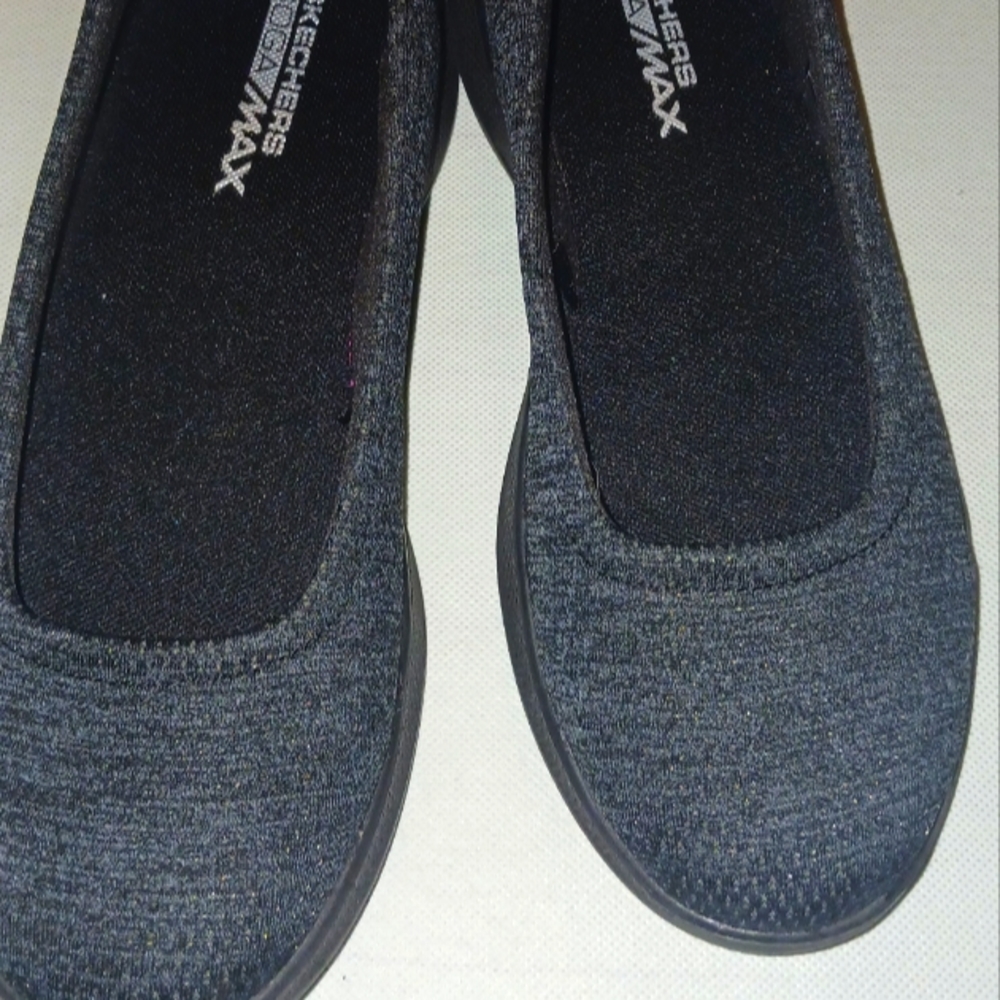 Skechers Gogamax gostep Life shoes sz 7.5